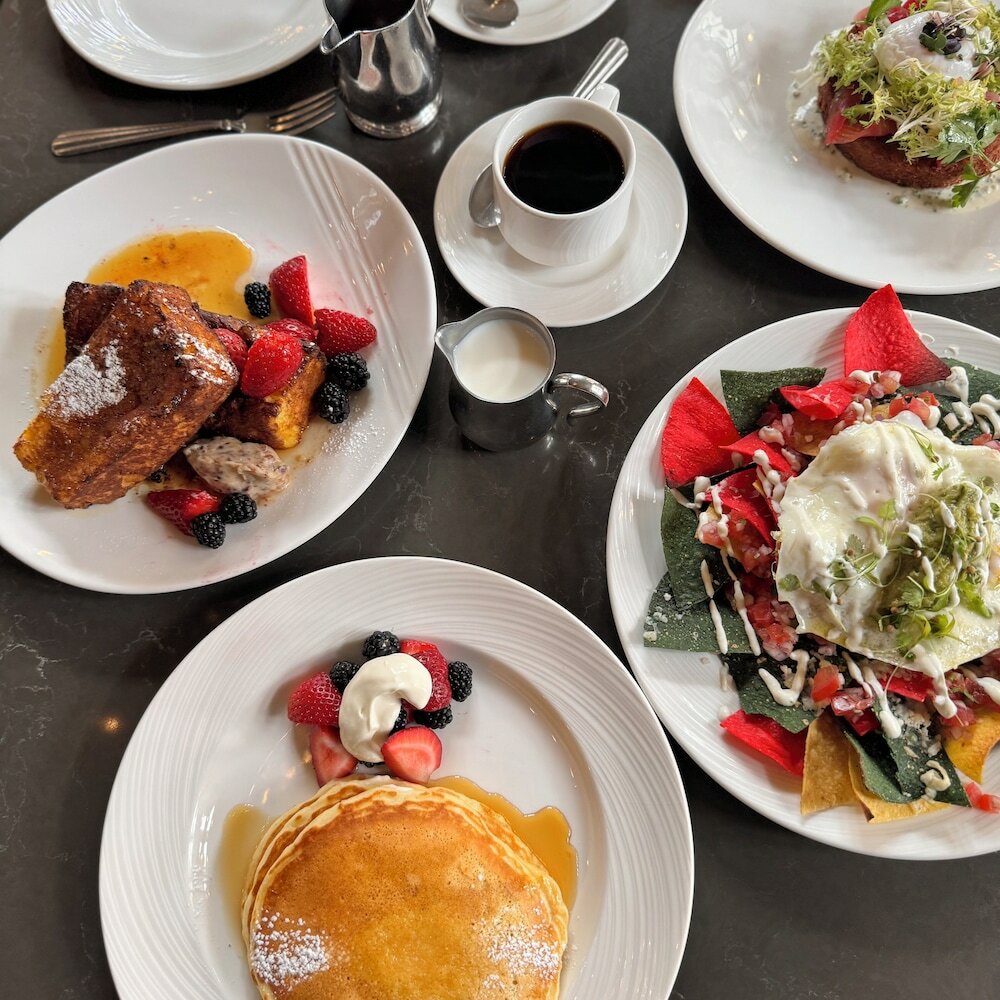 Фото The Fort Garry Hotel