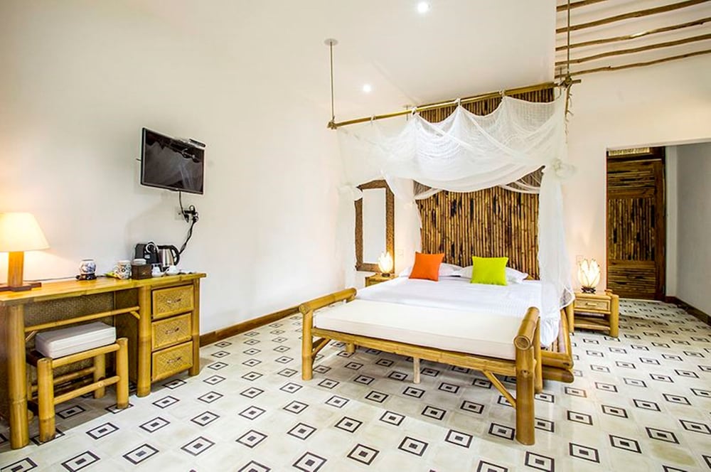 Фото The Island Lodge