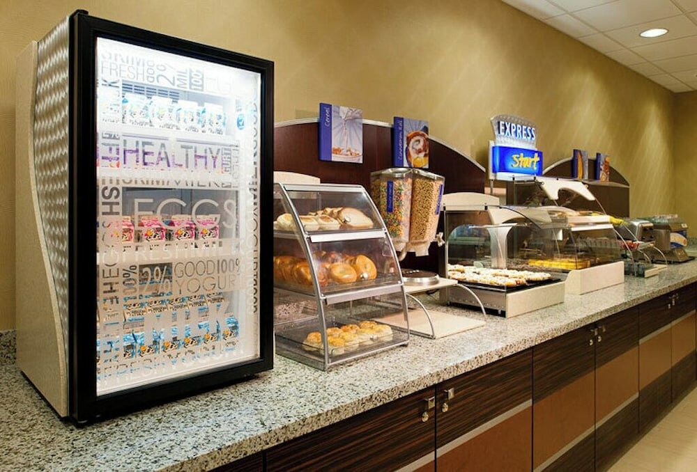 Фото Holiday Inn Express & Suites Pittsburgh West - Greentree, an Ihg Hotel