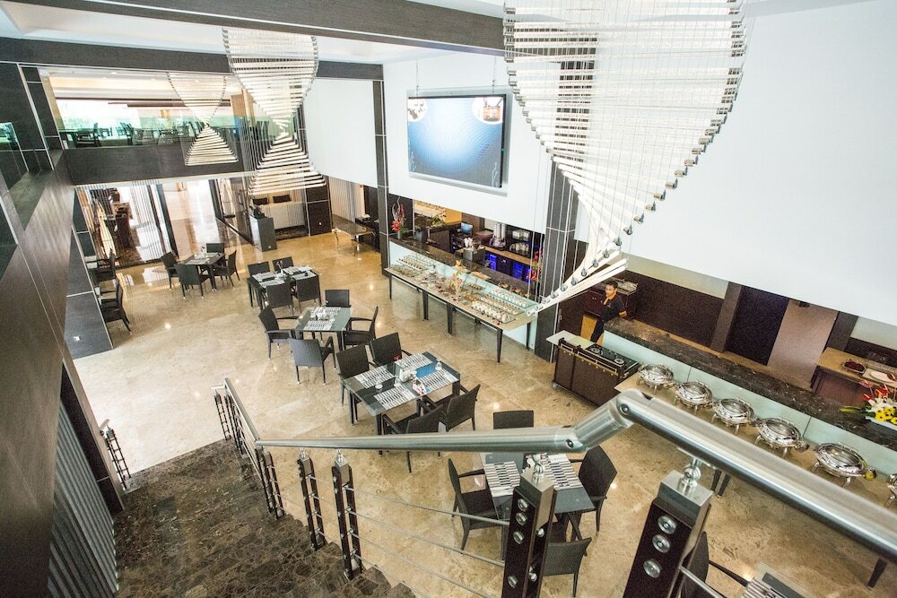 Фото Royale Signature Hotel