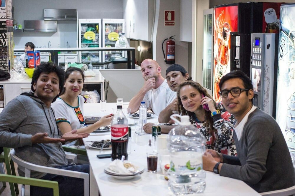 Фото Hola Hostal Eixample