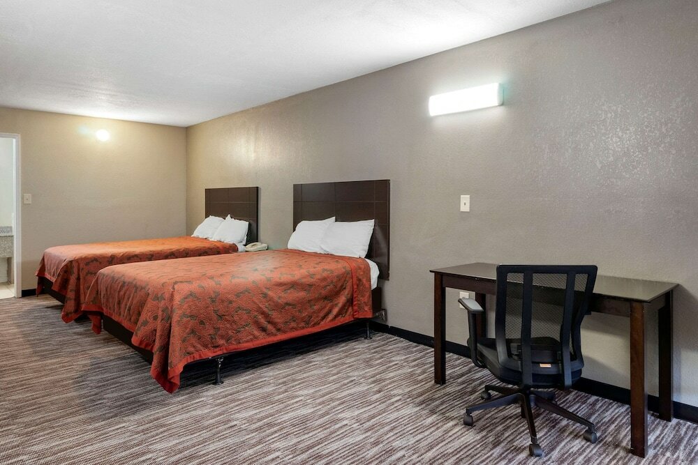 Фото Rodeway Inn Clearwater - Largo