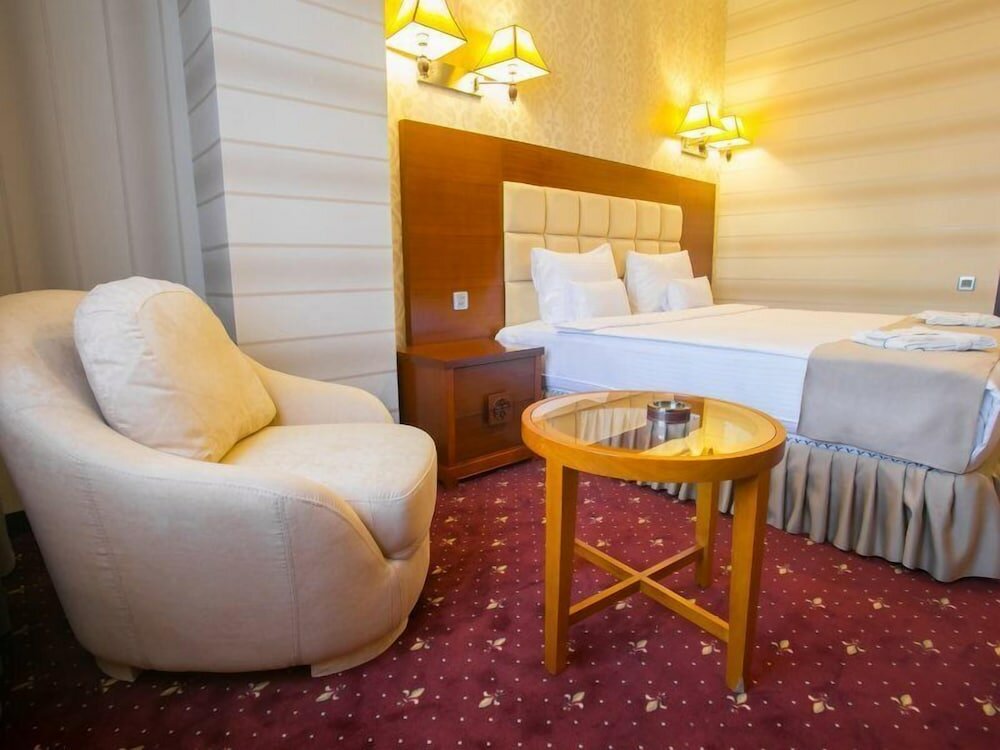 Фото Emerald Hotel