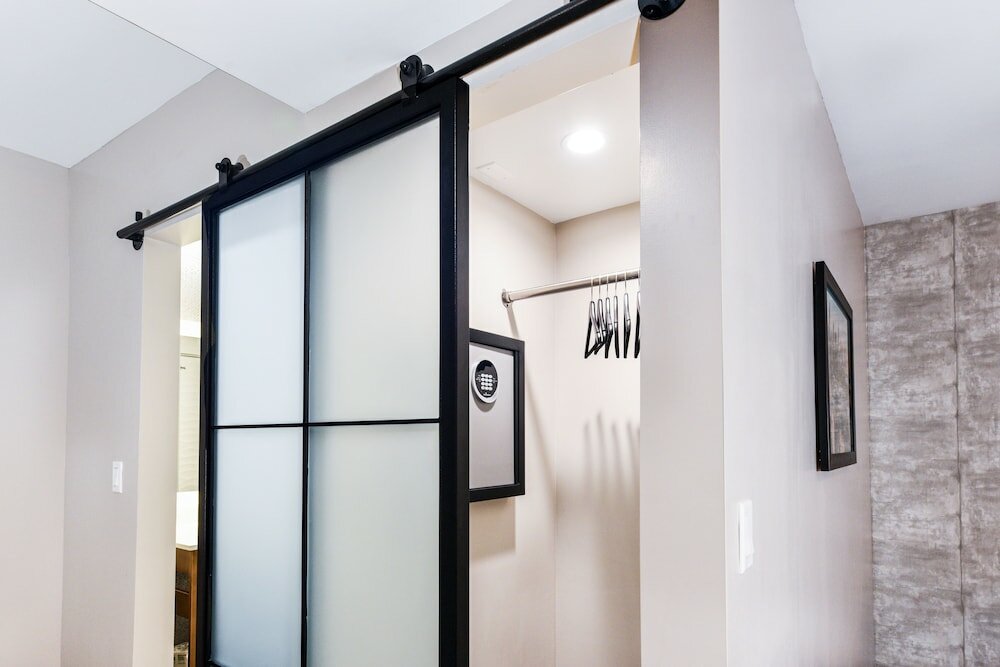Фото Hollywood Inn Suites Hotel