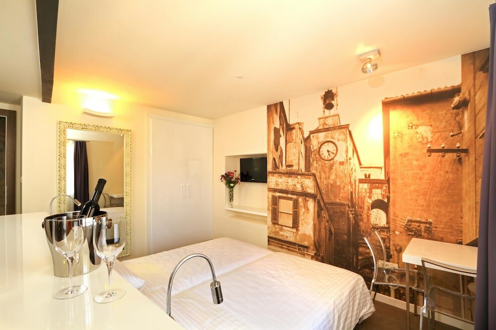 Фото La Porta Luxury Rooms