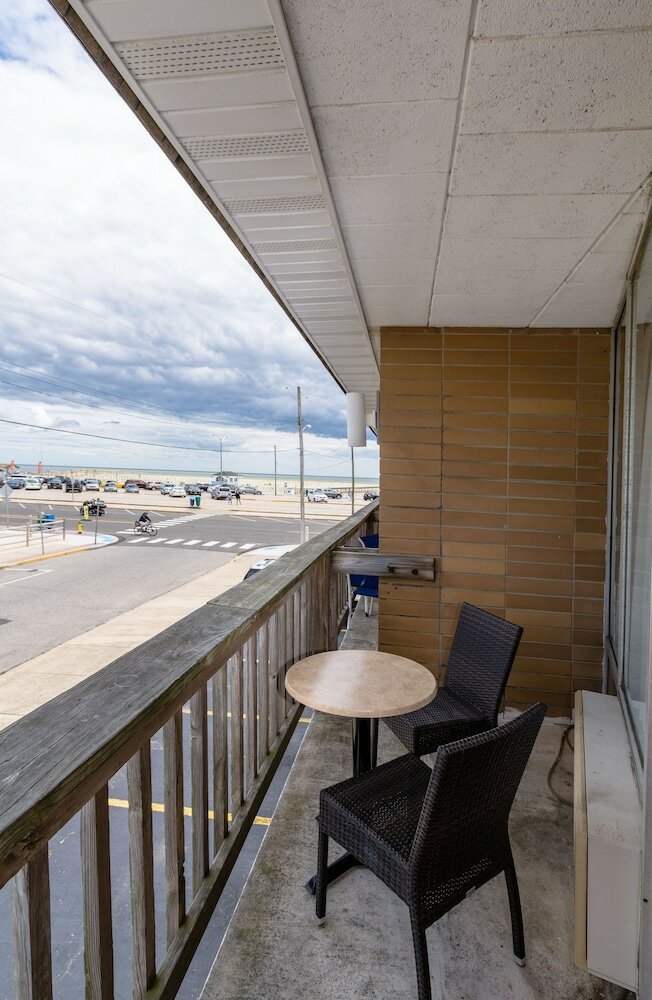 Фото Charlroy Motel