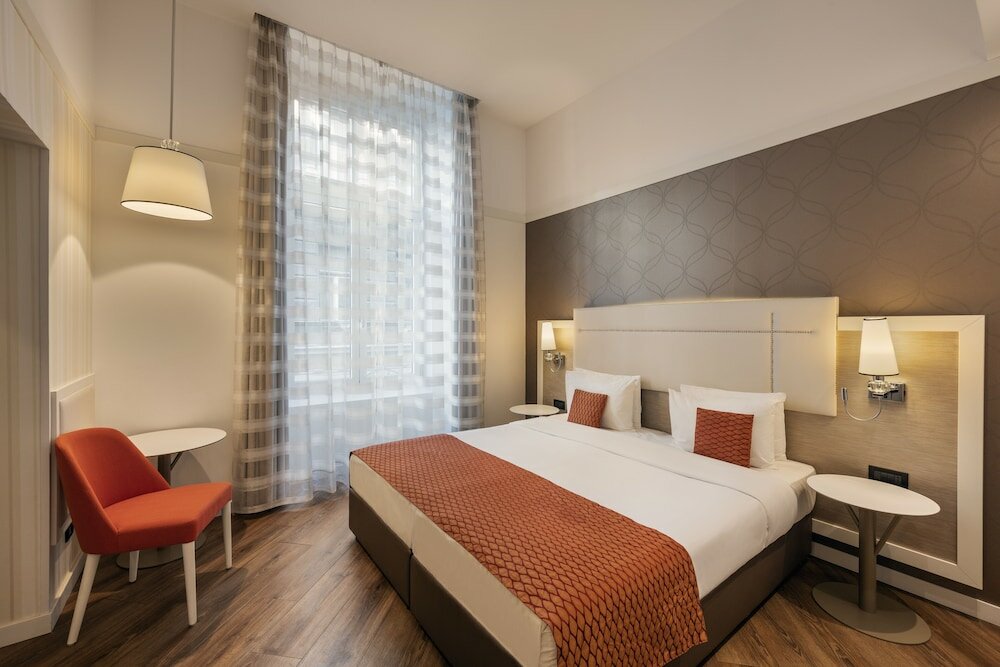 Фото Ikonik Parlament