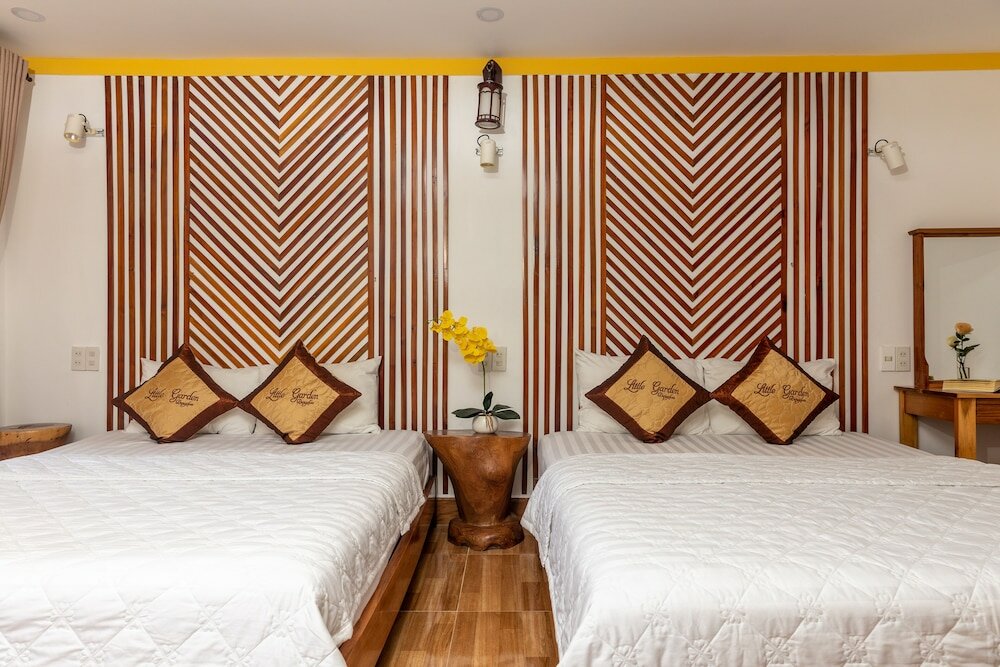 Фото Little Garden Bungalow