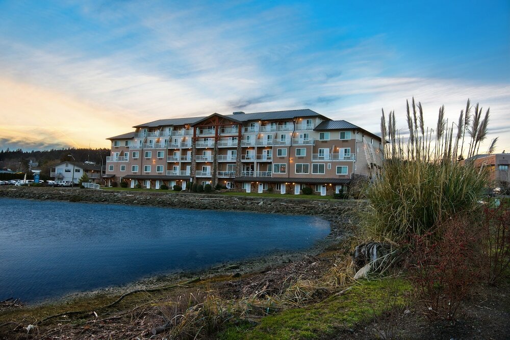 Фото Oxford Suites Silverdale