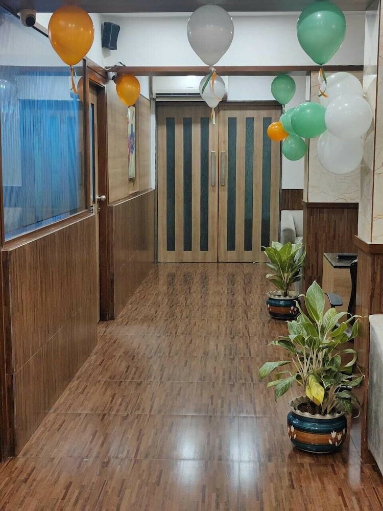 Фото Hotel Maharana Inn Chembur