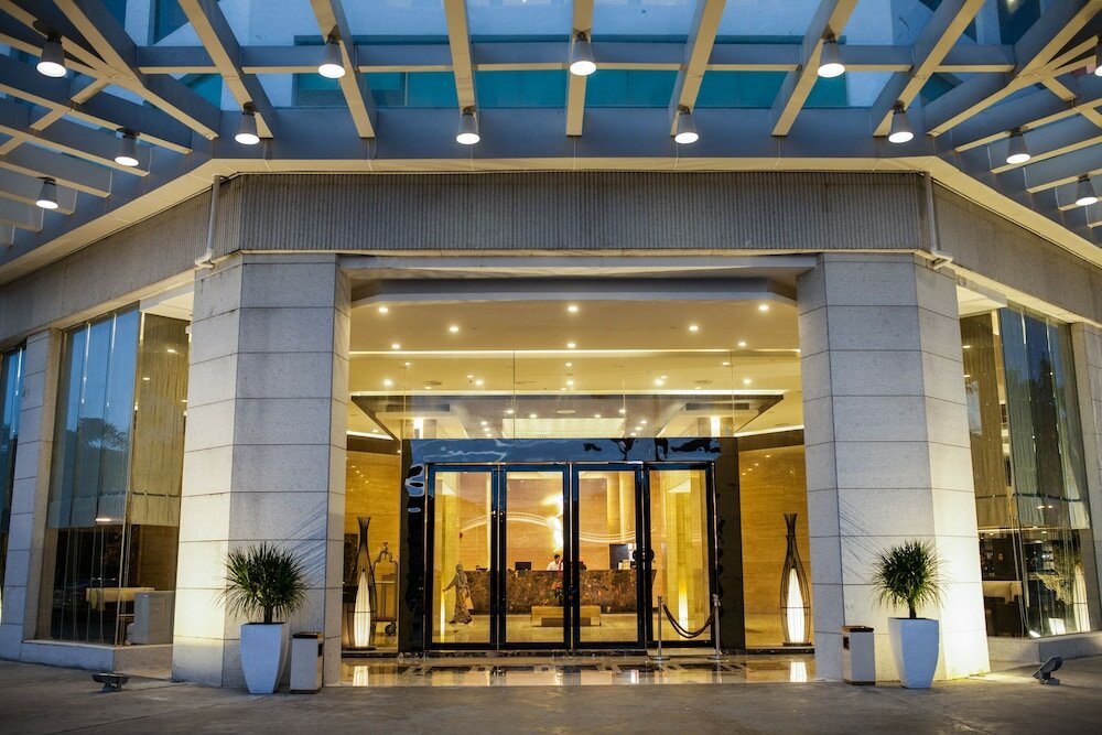 Фото Royale Signature Hotel