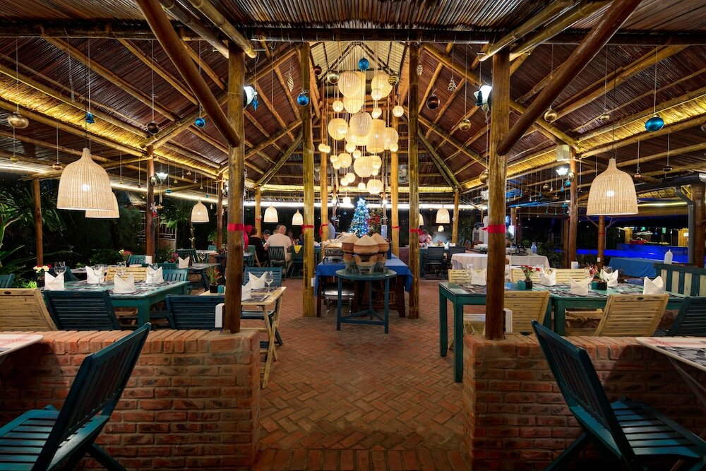 Фото Aira Boutique Hoi An Hotel & Villa