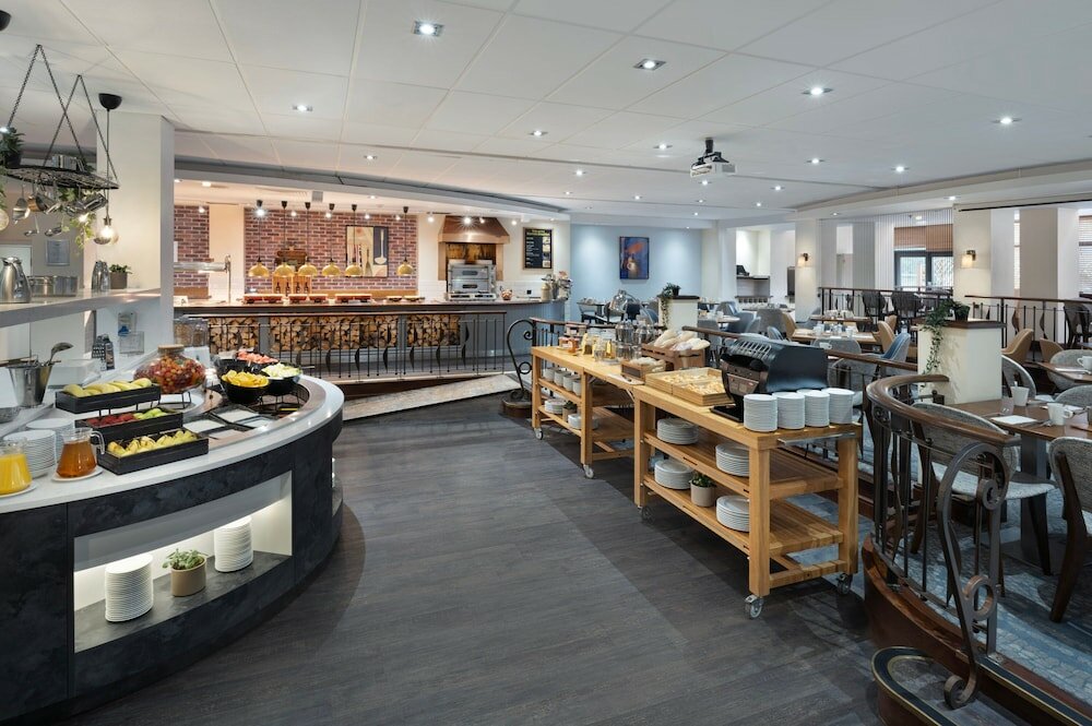 Фото Delta Hotels by Marriott Heathrow Windsor