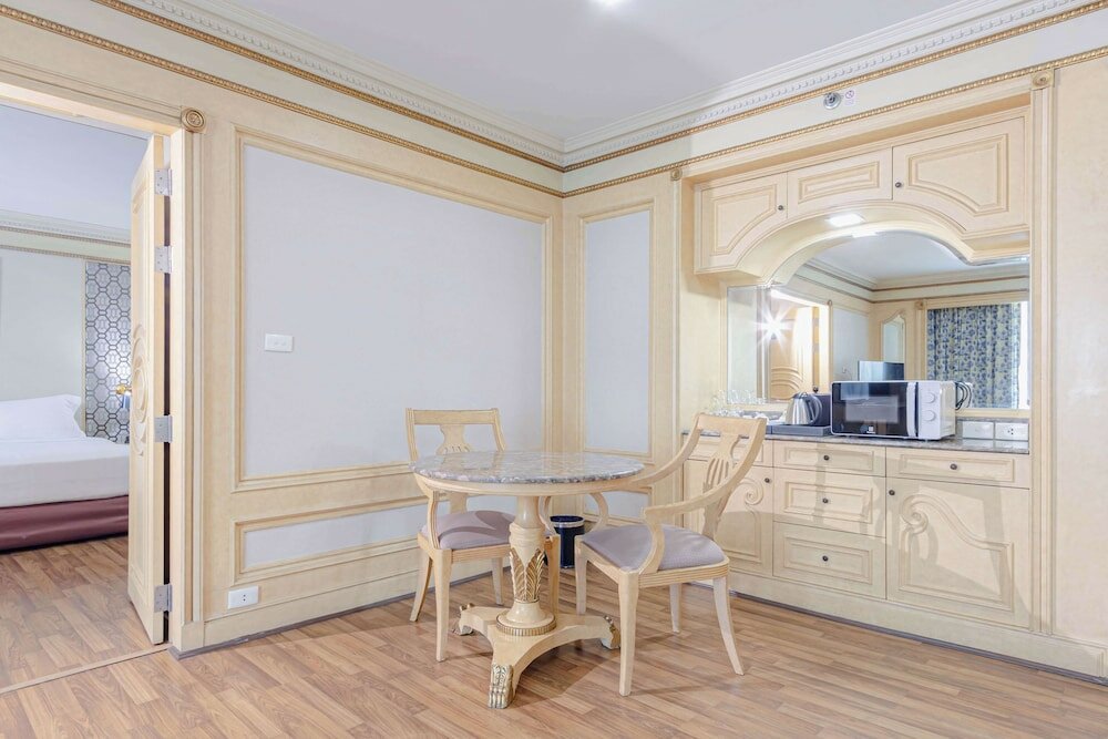 Фото Golden Tulip Sovereign Hotel