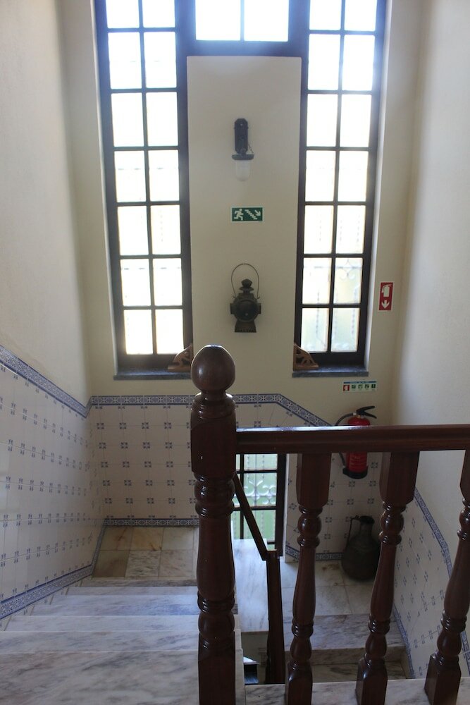 Фото Ericeira Chill Hill Hostel & Private Rooms - Peach Garden