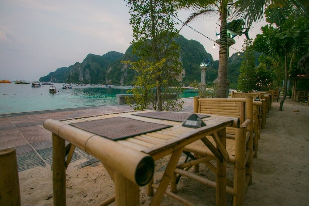 Фото Phi Phi Island Cabana Hotel
