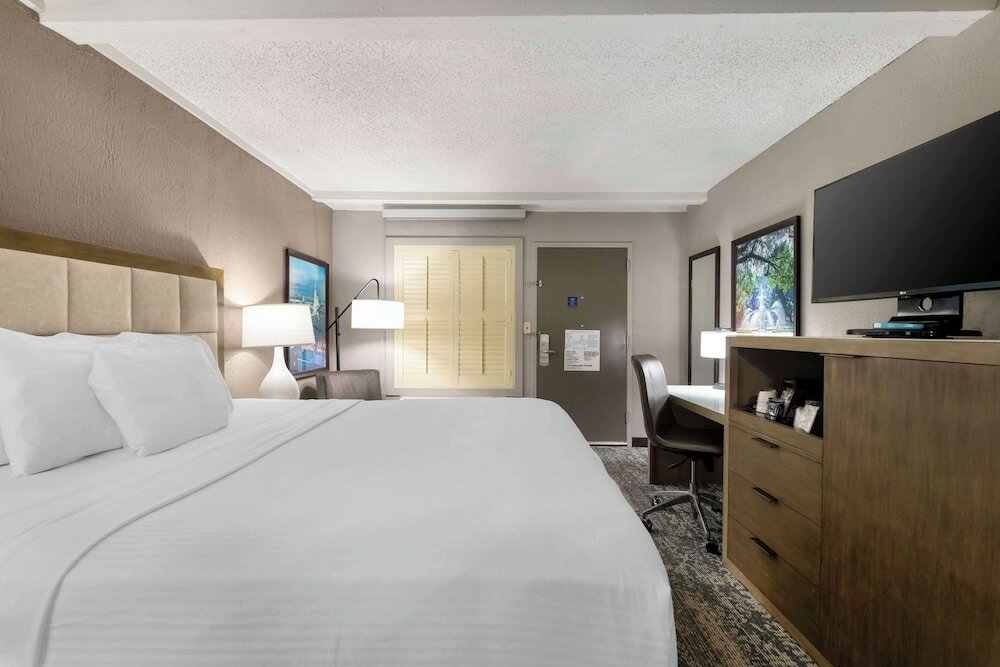 Фото Best Western Savannah Historic District