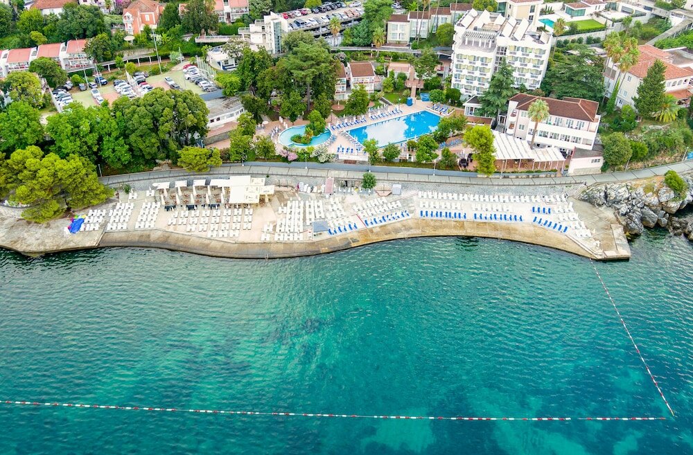 Фото отеля 2