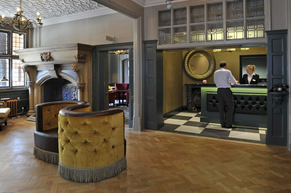 Фото The Crown Manor House Hotel