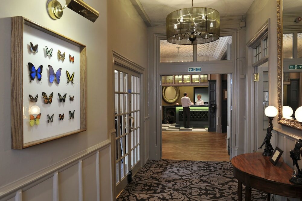 Фото The Crown Manor House Hotel