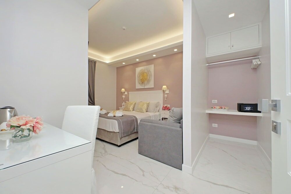 Фото Roman Holiday Charming