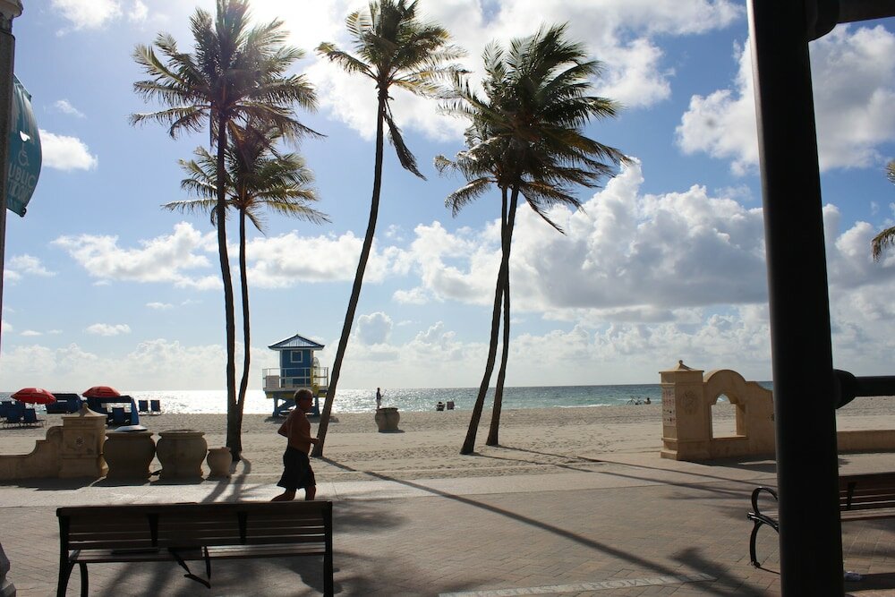 Фото Golden Sand Oceanfront