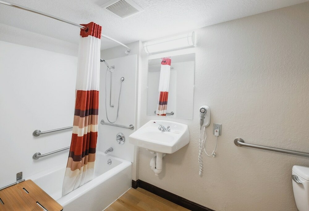 Фото Red Roof Inn Plus+ South Deerfield – Amherst
