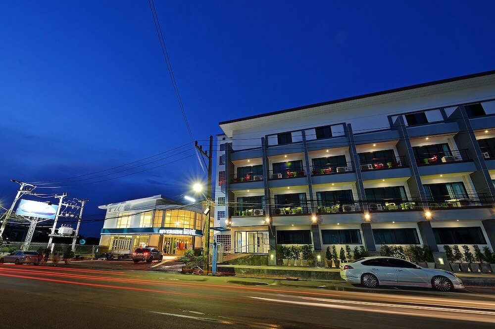 Фото Riverside Hotel