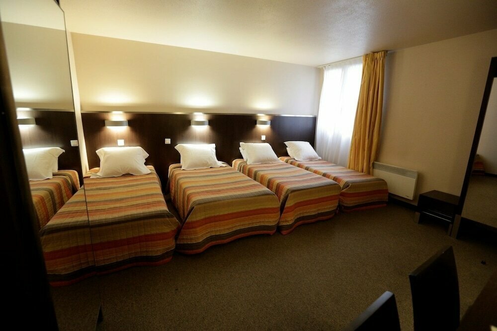 Гостиница Hôtel Au Petit Caporal, Мезон‑Альфор, фото