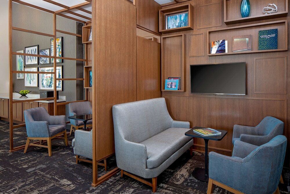 Фото Hyatt Place Glendale Los Angeles