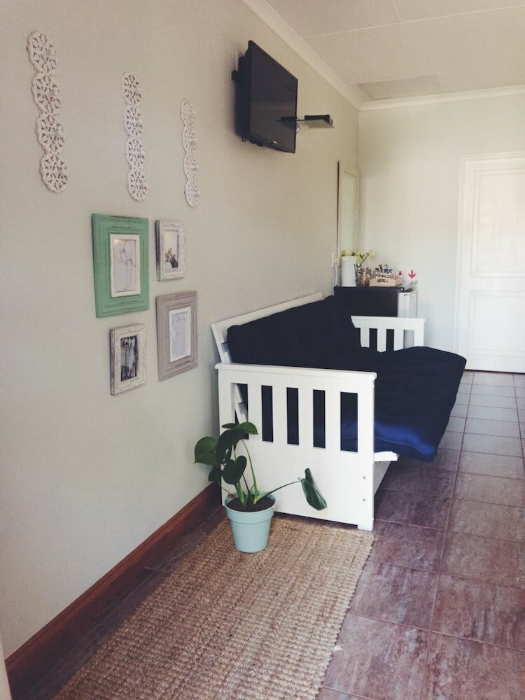 Фото The Hedge Guesthouse