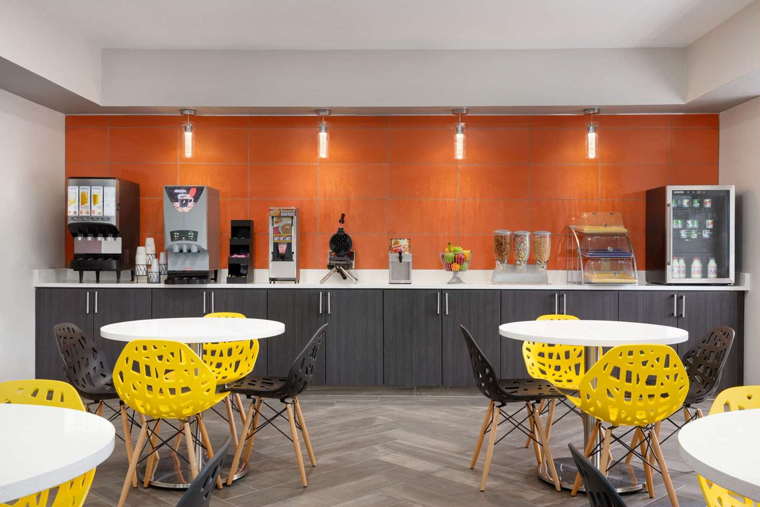 Фото Super 8 by Wyndham San Antonio Airport North