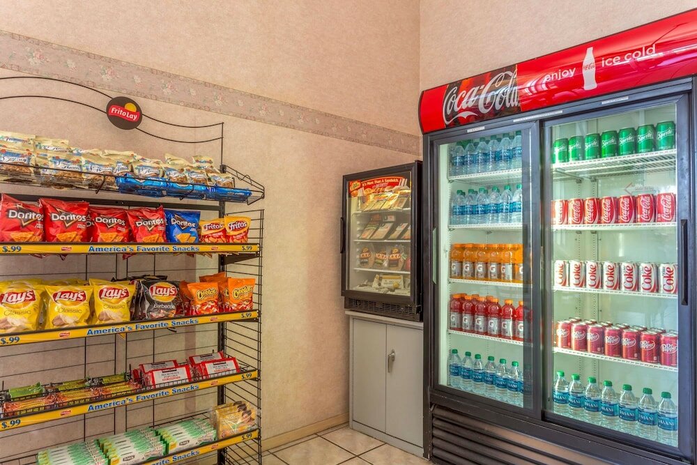 Фото Howard Johnson by Wyndham Phoenix Airport/Downtown Area