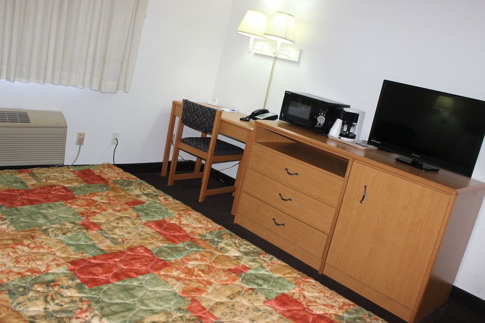 Фото Americas Best Value Inn Grand Forks