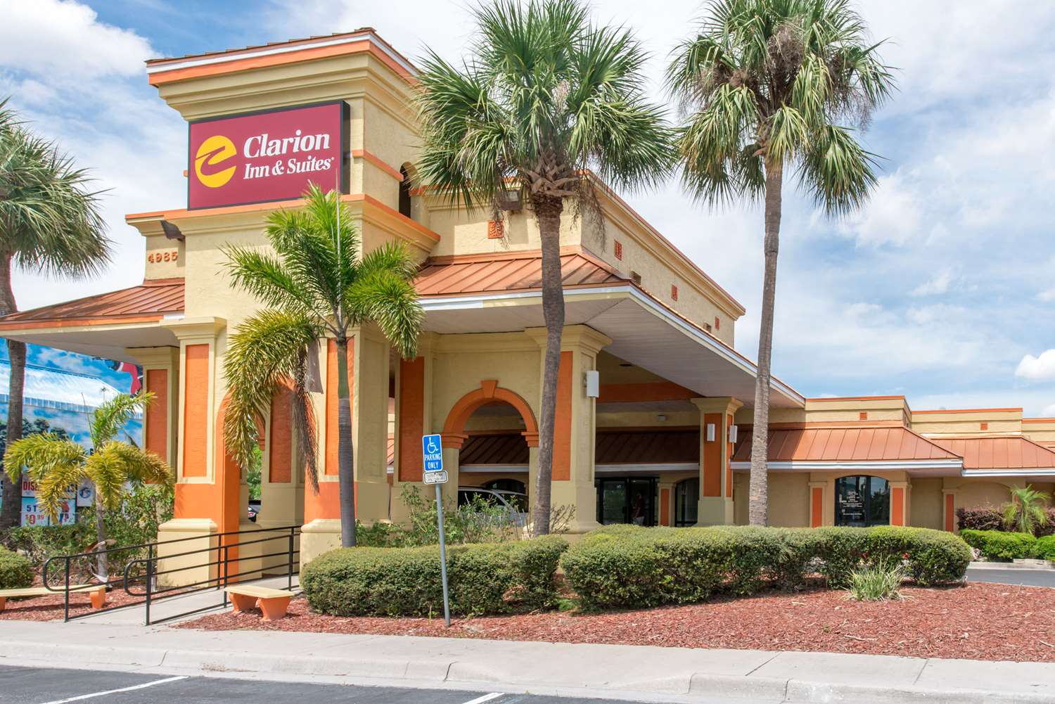 Фото Clarion Inn & Suites Kissimmee-Lake Buena Vista South