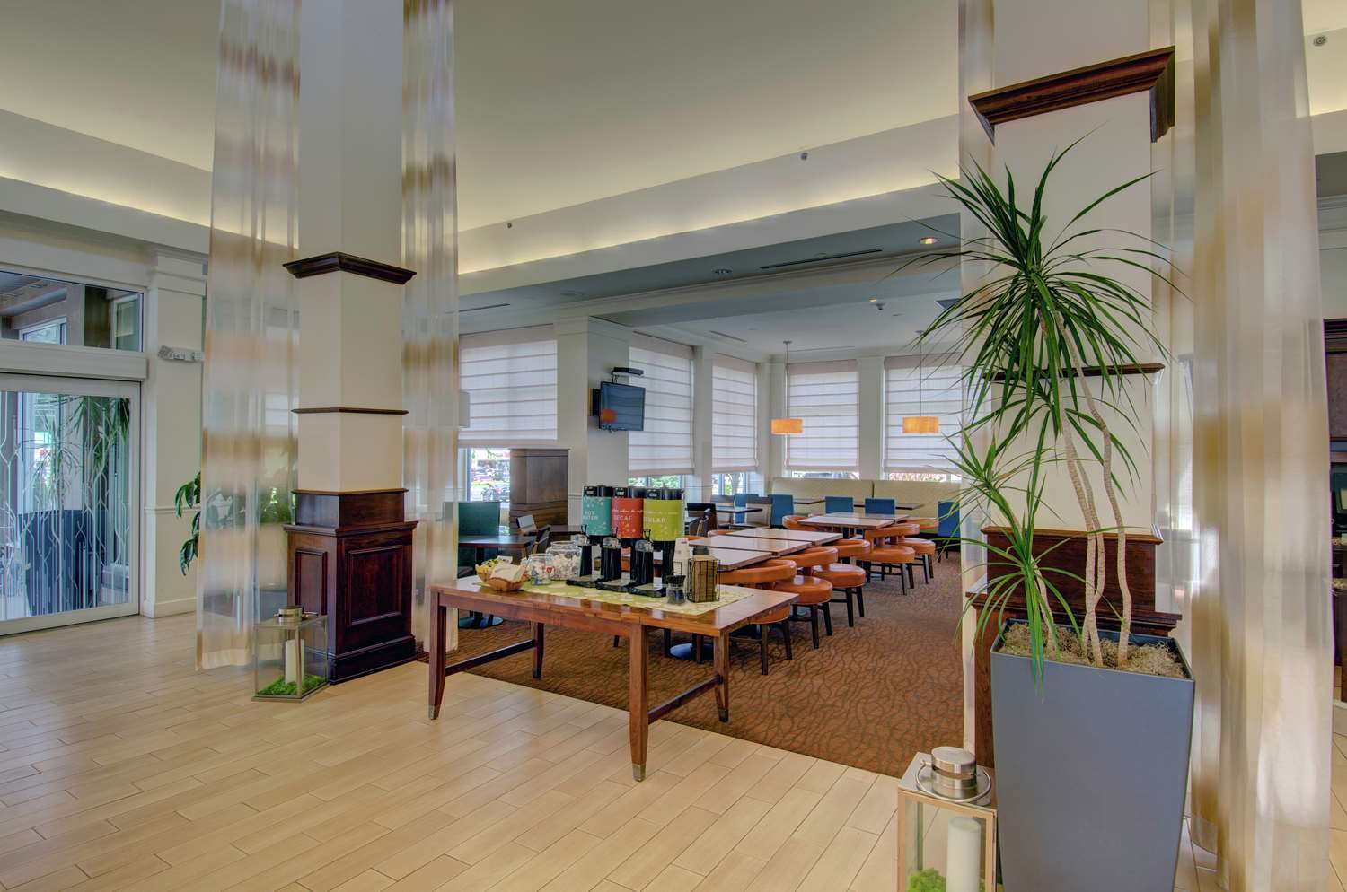 Фото Hilton Garden Inn Norwalk