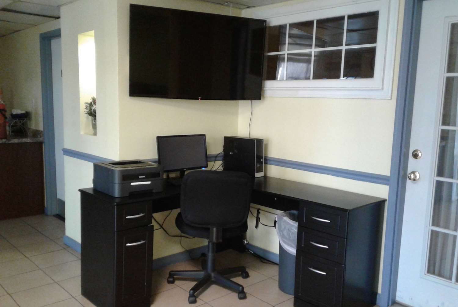 Фото Days Inn by Wyndham Alexandria South