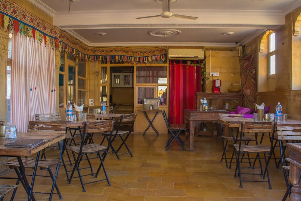 Фото Hotel Shahi Palace