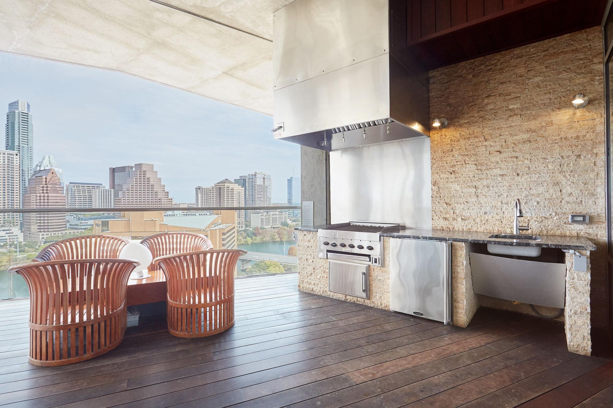 Фото Sonder at The Catherine