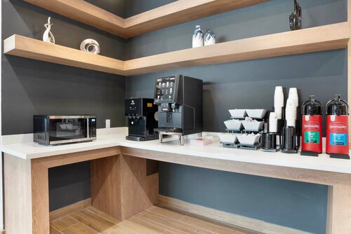 Гостиница Best Western Plus Mobile Inn & Suites в Мобиле