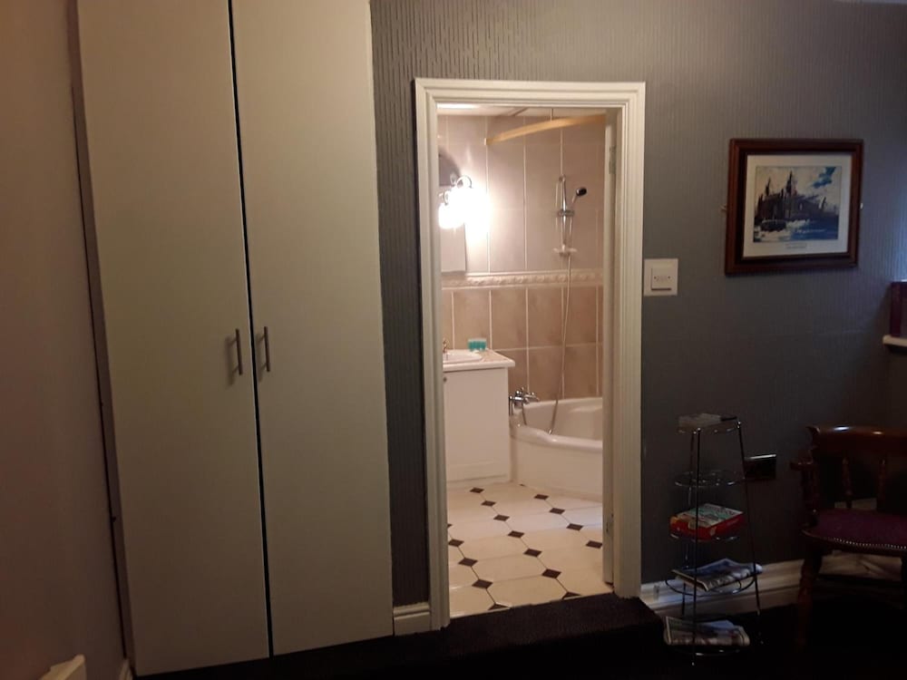 Фото The Liverpool Inn Hotel