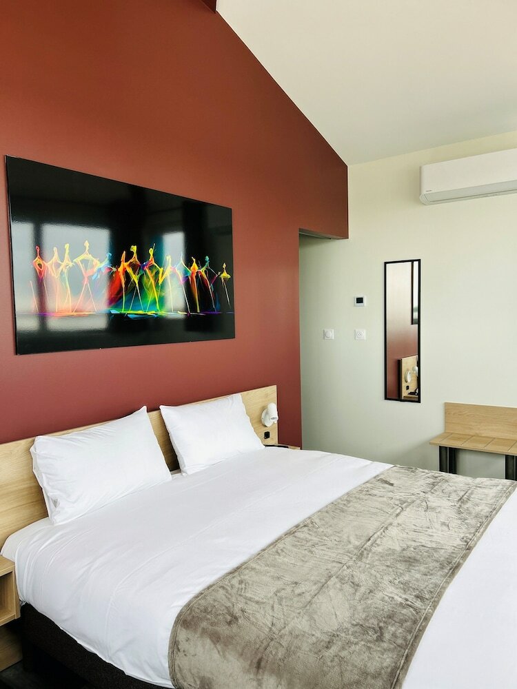 Фото Wood Inn Hôtel Aéroport Bordeaux-Mérignac