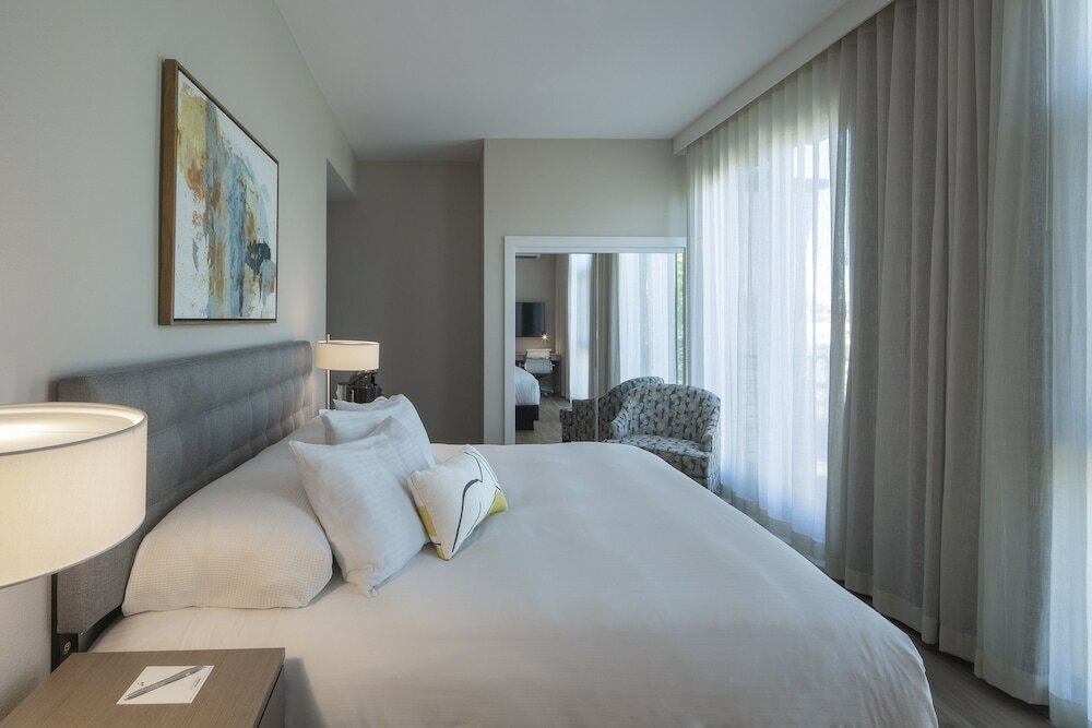 Фото Art House Hotel and Suites