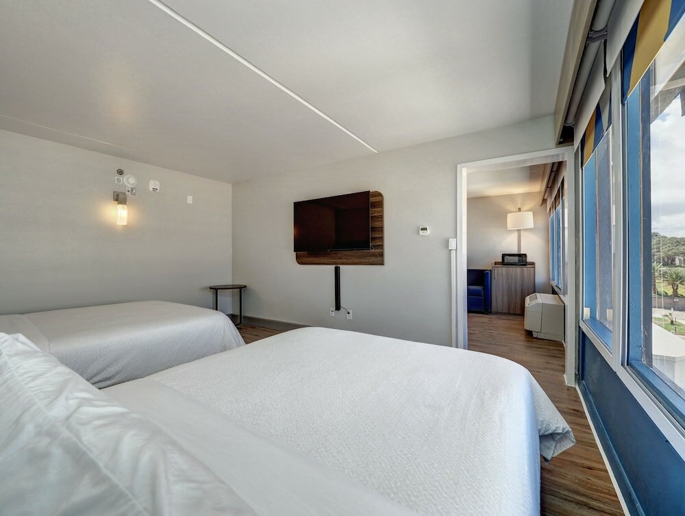 Фото Holiday Inn Express Corpus Christi Beachfront, an Ihg Hotel