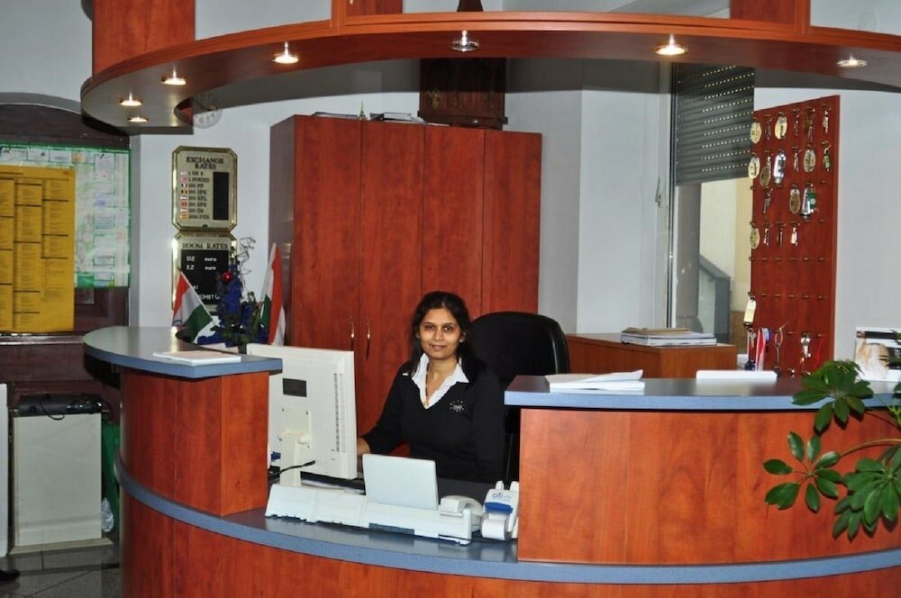 Фото Hotel Starkenburger Hof