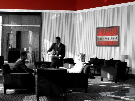 Фото Sunday Business Avenue