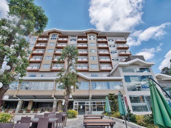 Фото Newtown Plaza Hotel