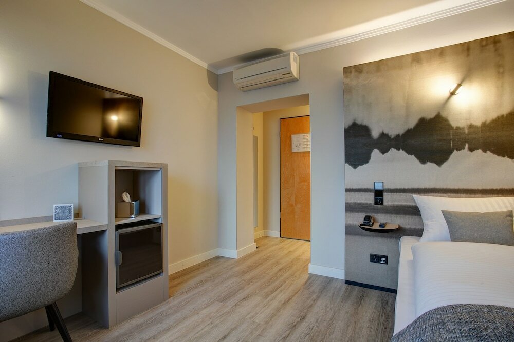 Фото Premier Inn Koeln City Centre