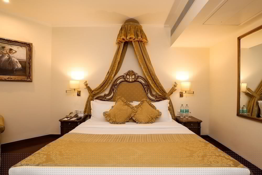 Фото Hotel The Royal Plaza