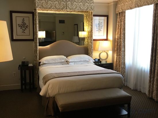 Фото The Eliot Hotel